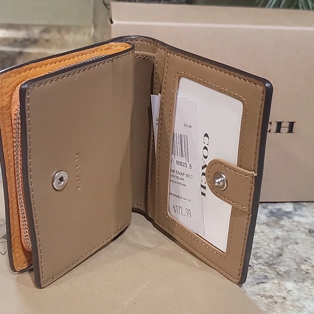 COACH NWT SNAP WALLET